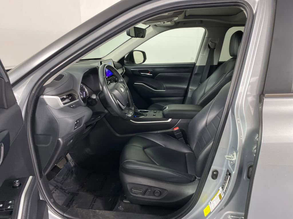 Used 2024 Toyota Highlander XLE image 7