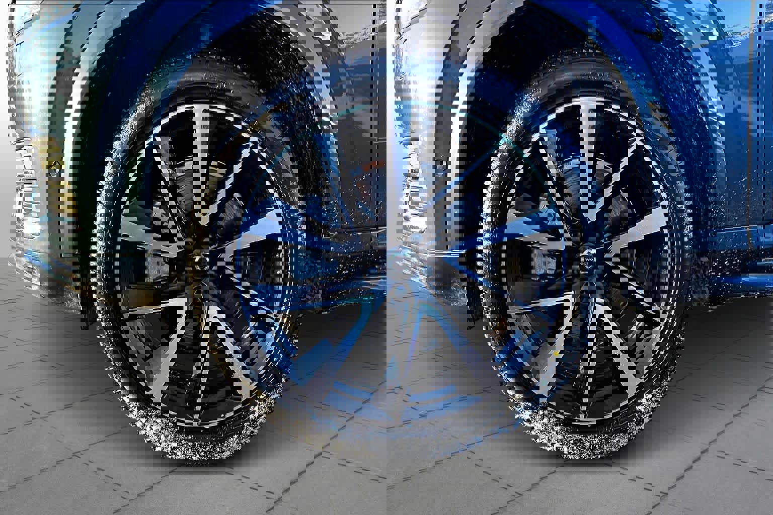 Certified 2024 Volvo XC90 B6 Ultimate w/ Protection Package Premier image 11