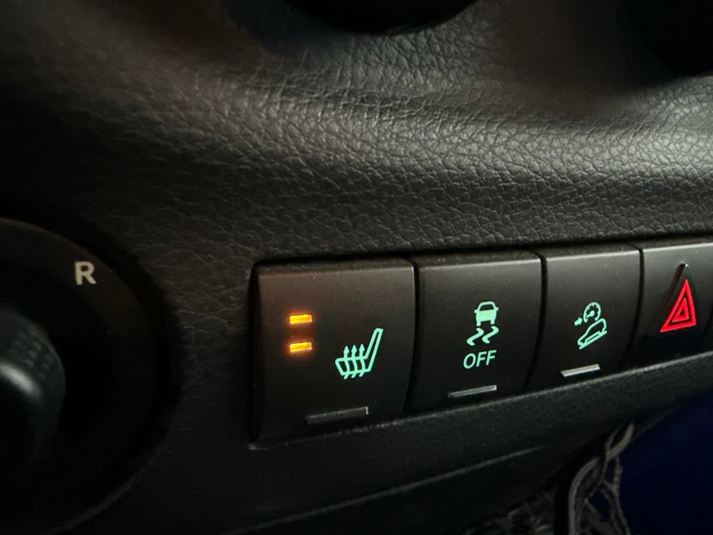 Used 2016 Jeep Wrangler Unlimited Sahara w/ Connectivity Group AWD/4WD image 7
