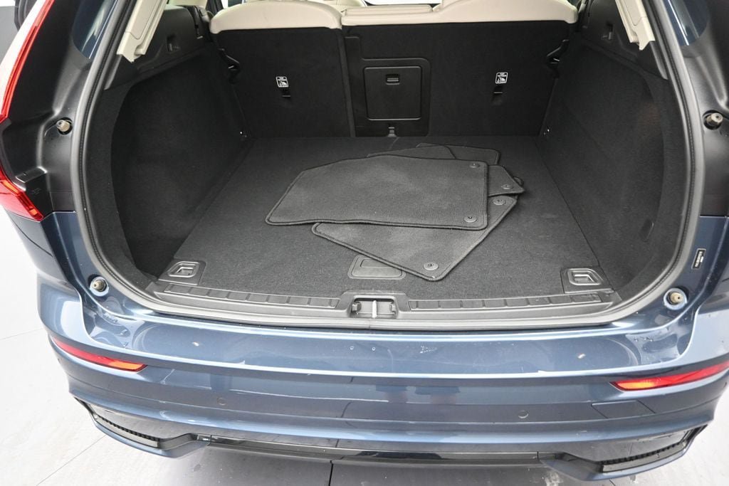 Certified 2024 Volvo XC60 B5 Core AWD/4WD image 13