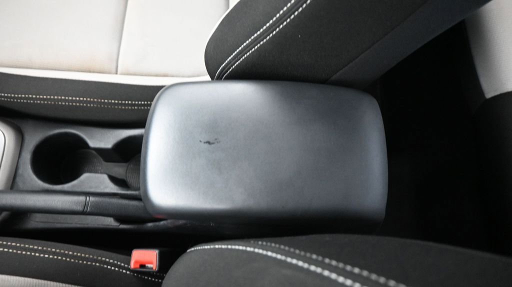 Used 2023 Hyundai Venue SEL FWD image 35