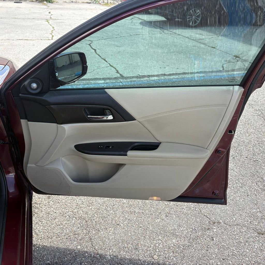 Used 2014 Honda Accord Touring image 17