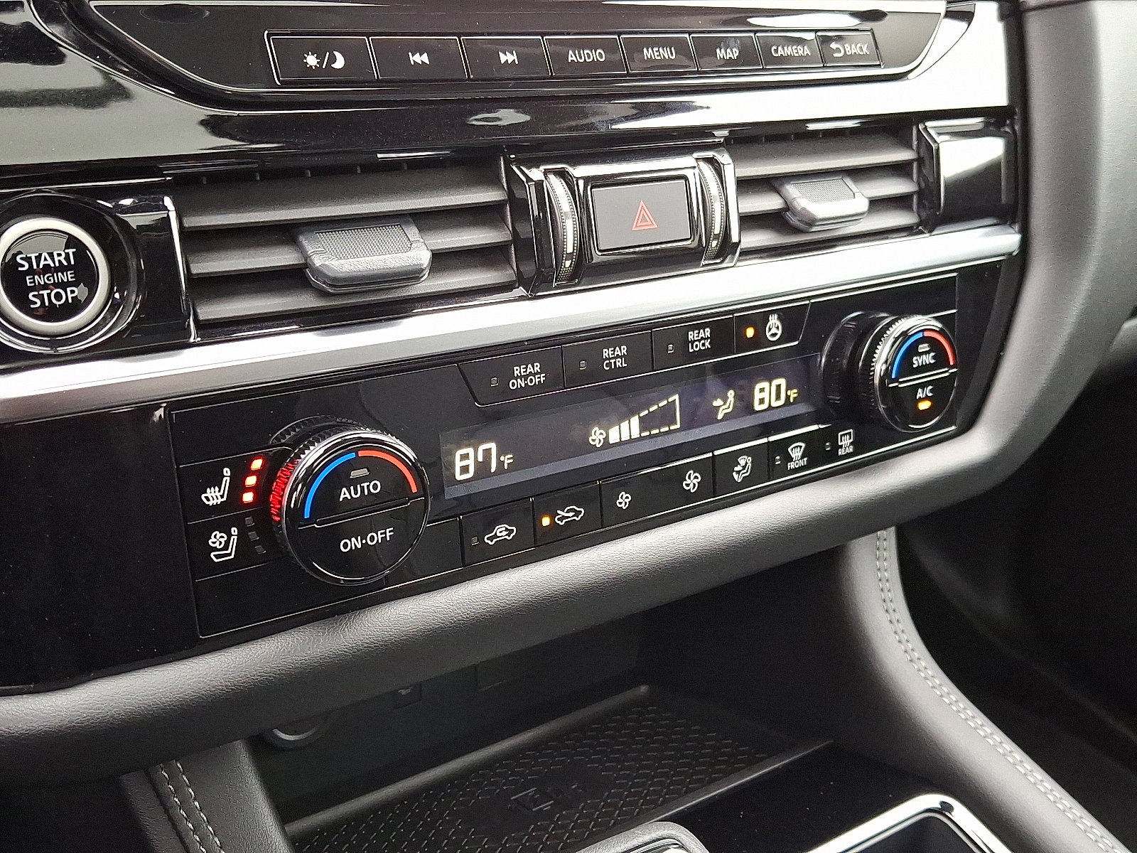 Used 2024 Nissan Pathfinder Platinum image 16