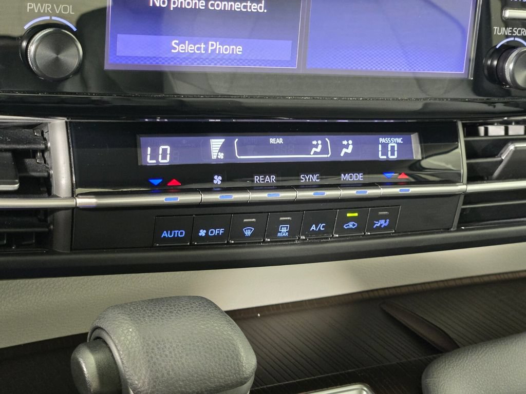 Used 2023 Toyota Sienna LE AWD/4WD image 29
