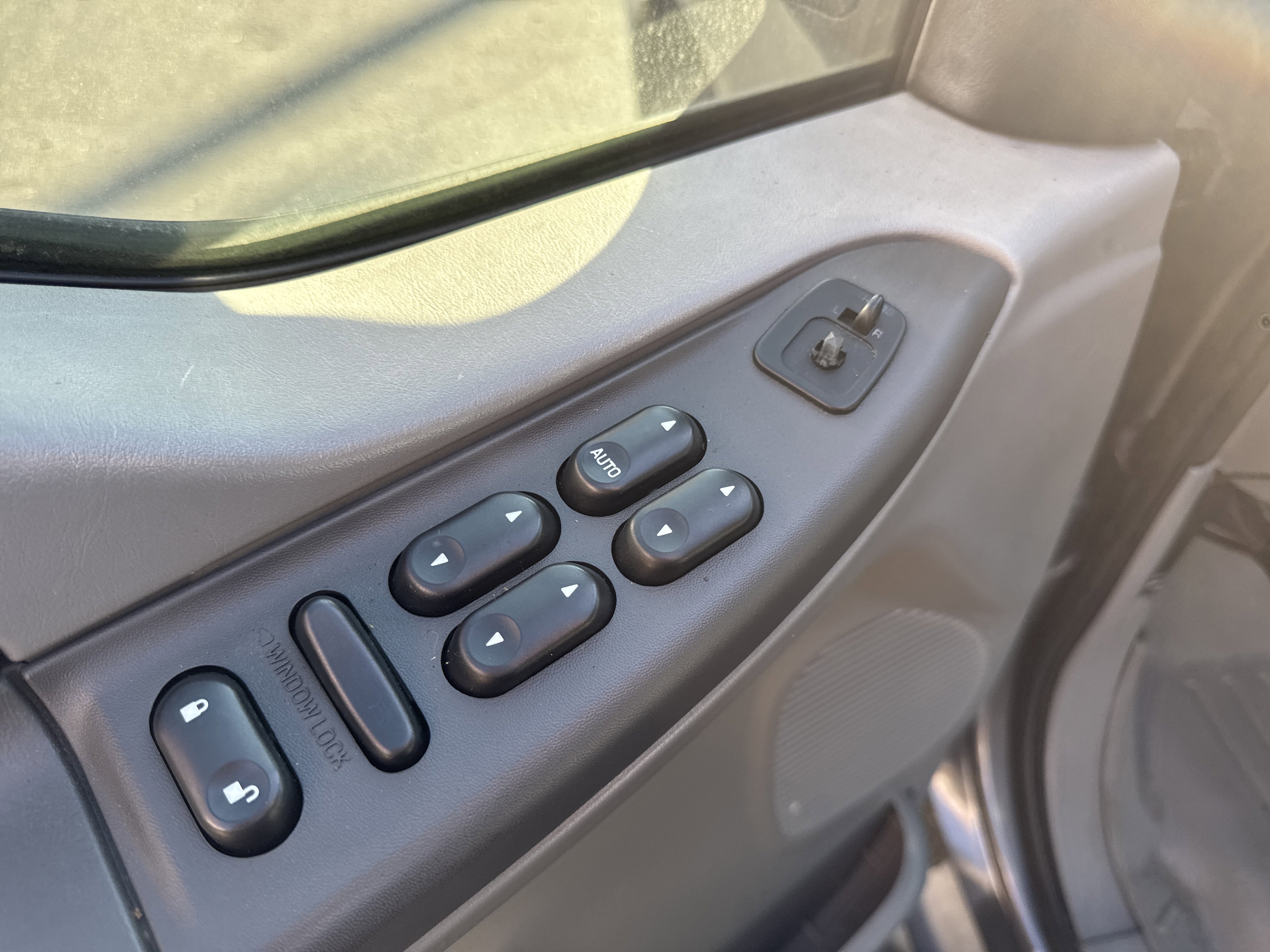 Used 2003 Ford F250 XLT image 14