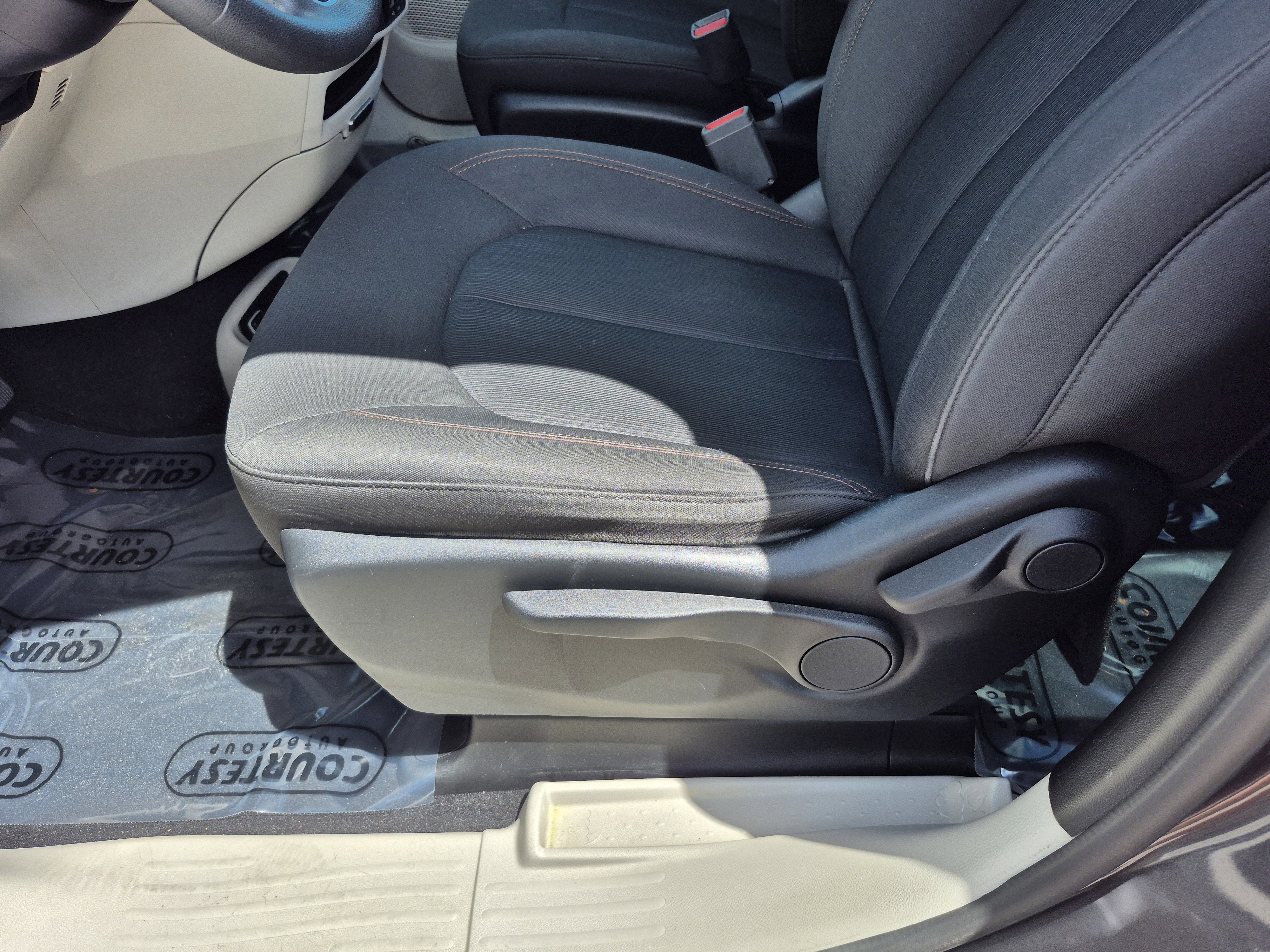 Used 2018 Chrysler Pacifica L image 19