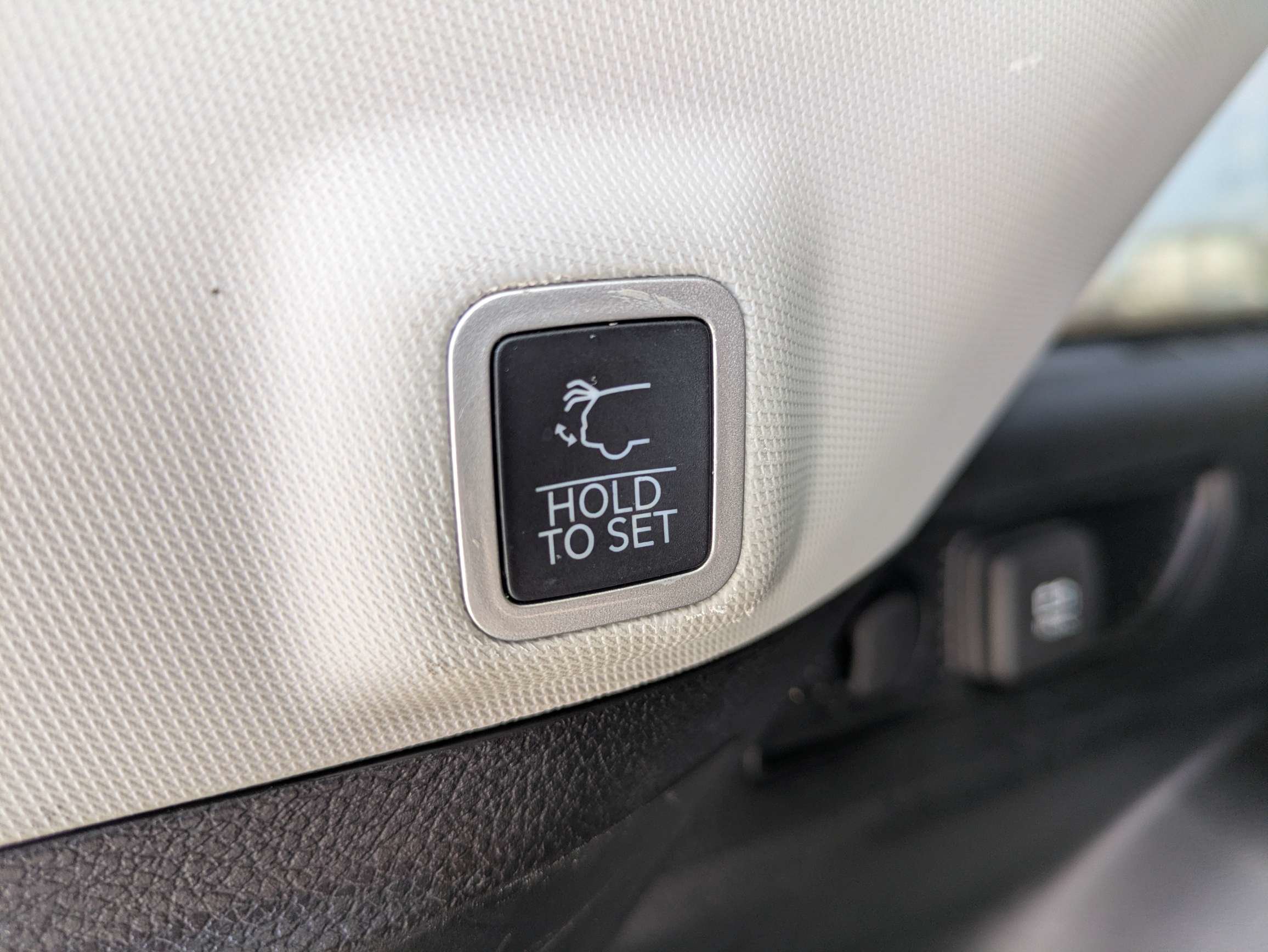 Used 2022 Jeep Grand Cherokee Limited AWD/4WD image 15
