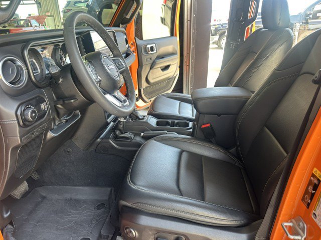 Used 2025 Jeep Wrangler Unlimited Sahara AWD/4WD image 12