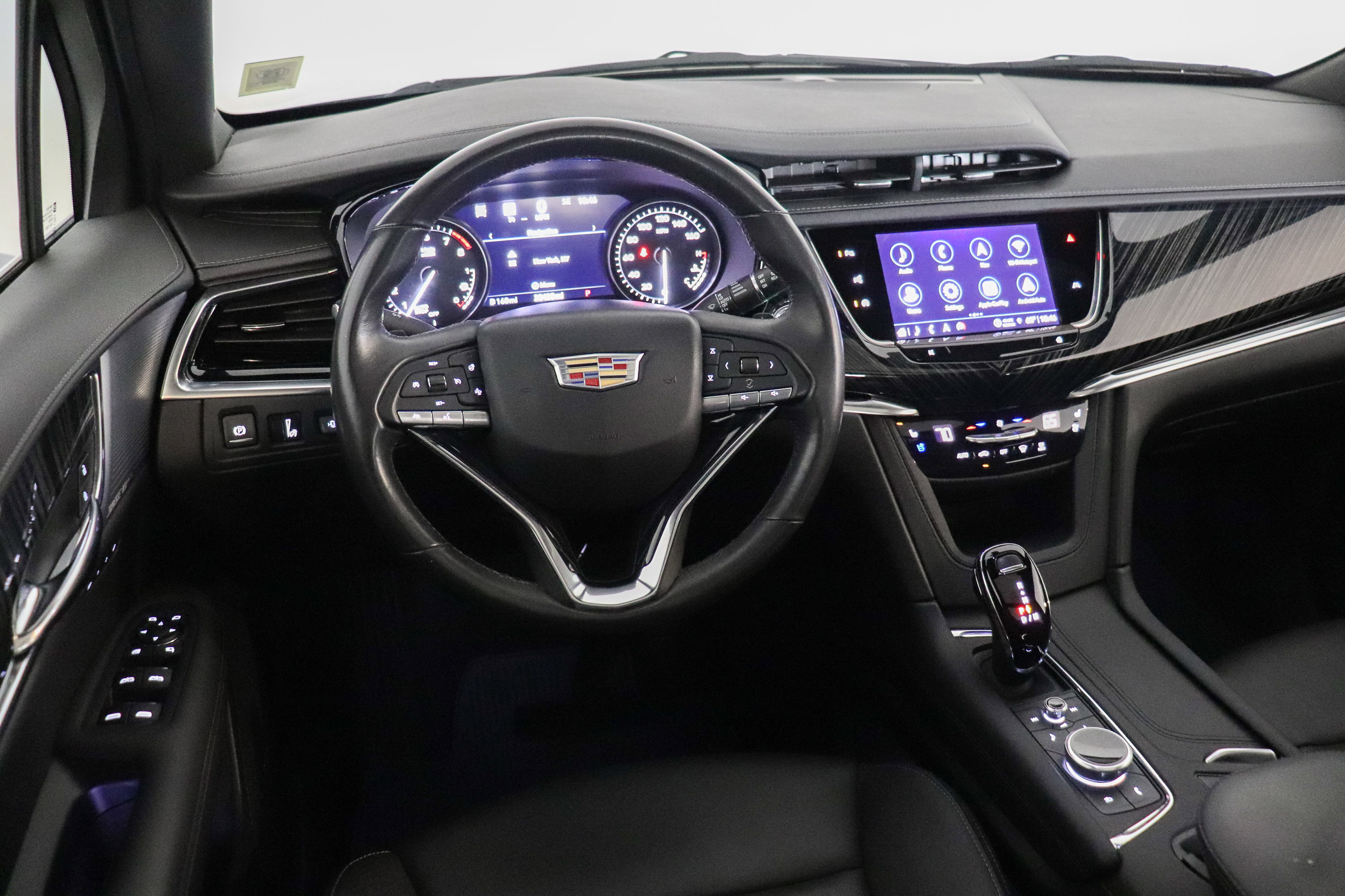 Used 2024 Cadillac XT6 Premium Luxury w/ Technology Package AWD/4WD image 27