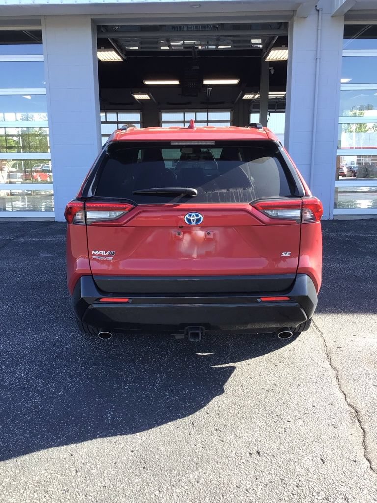 Used 2021 Toyota RAV4 SE w/ Weather & Moonroof Package AWD/4WD image 4