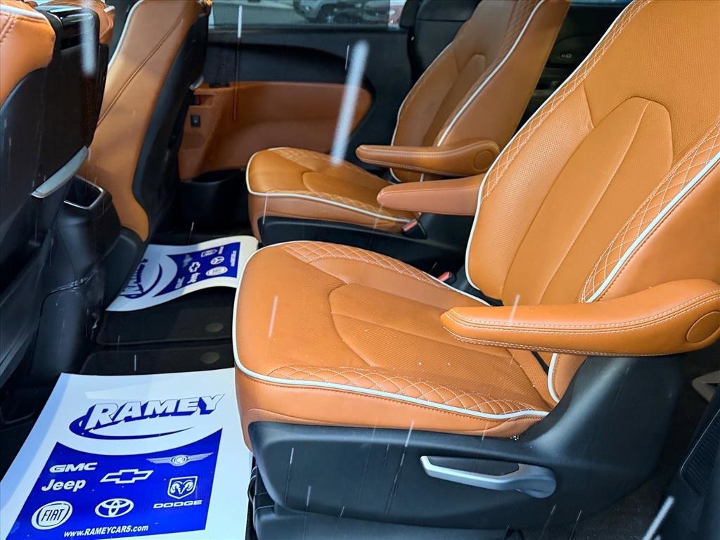 Used 2024 Chrysler Pacifica Pinnacle image 13