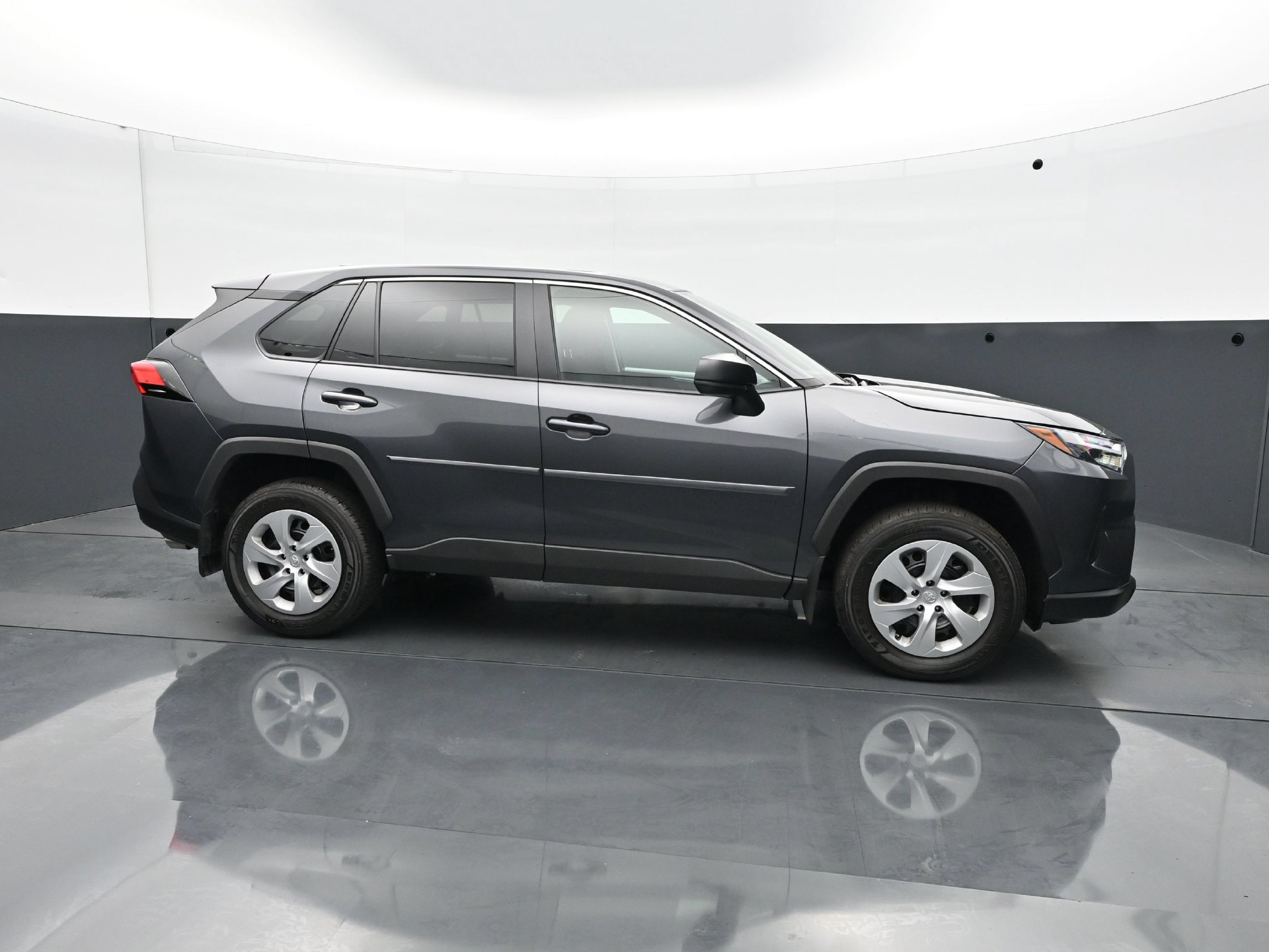 Used 2024 Toyota RAV4 LE AWD/4WD image 8