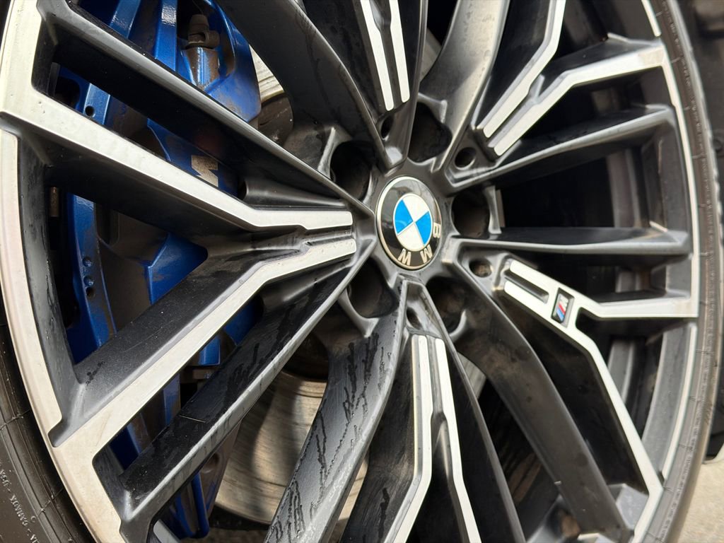 Used 2023 BMW M550i xDrive w/ Executive Package image 6