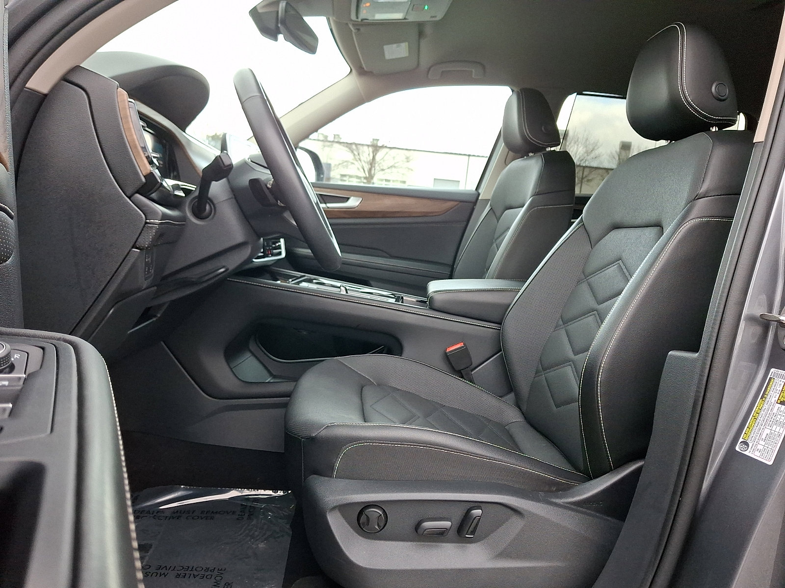 Used 2024 Volkswagen Atlas SE image 15