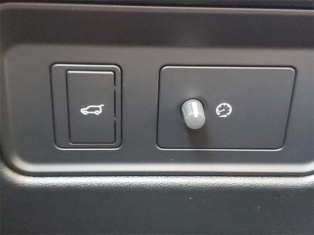 Used 2024 Land Rover Discovery Dynamic SE image 34