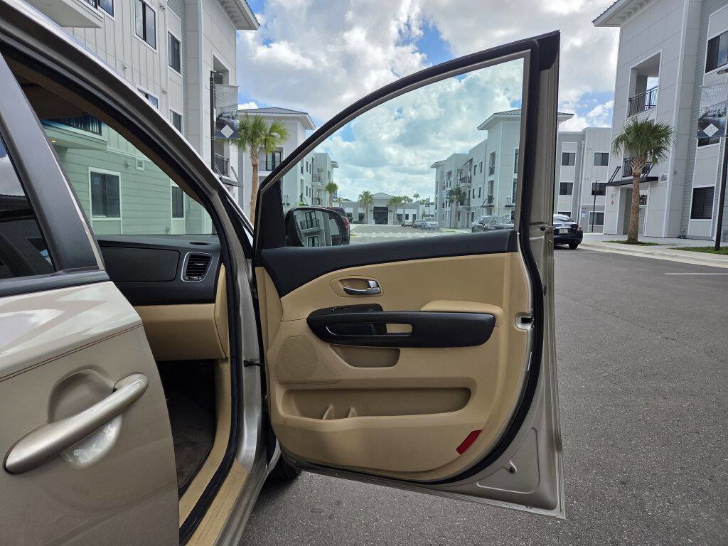 Used 2017 Kia Sedona LX w/ LX Essentials Premium Package image 37