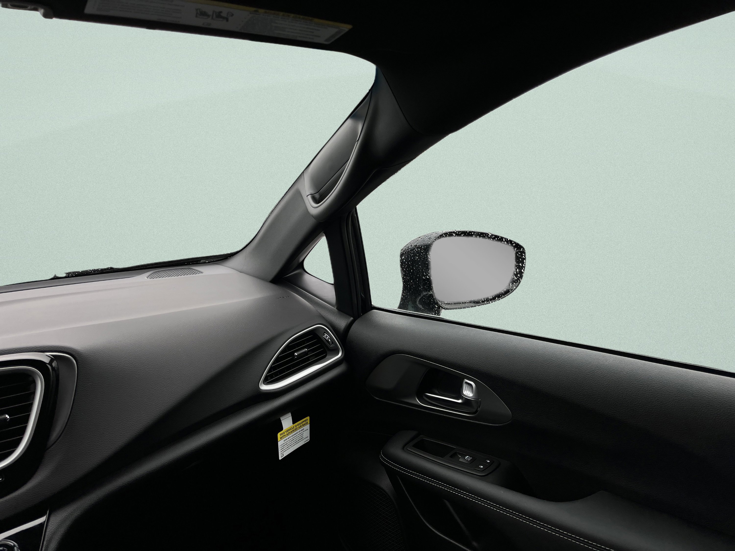 Used 2025 Chrysler Voyager LX image 28