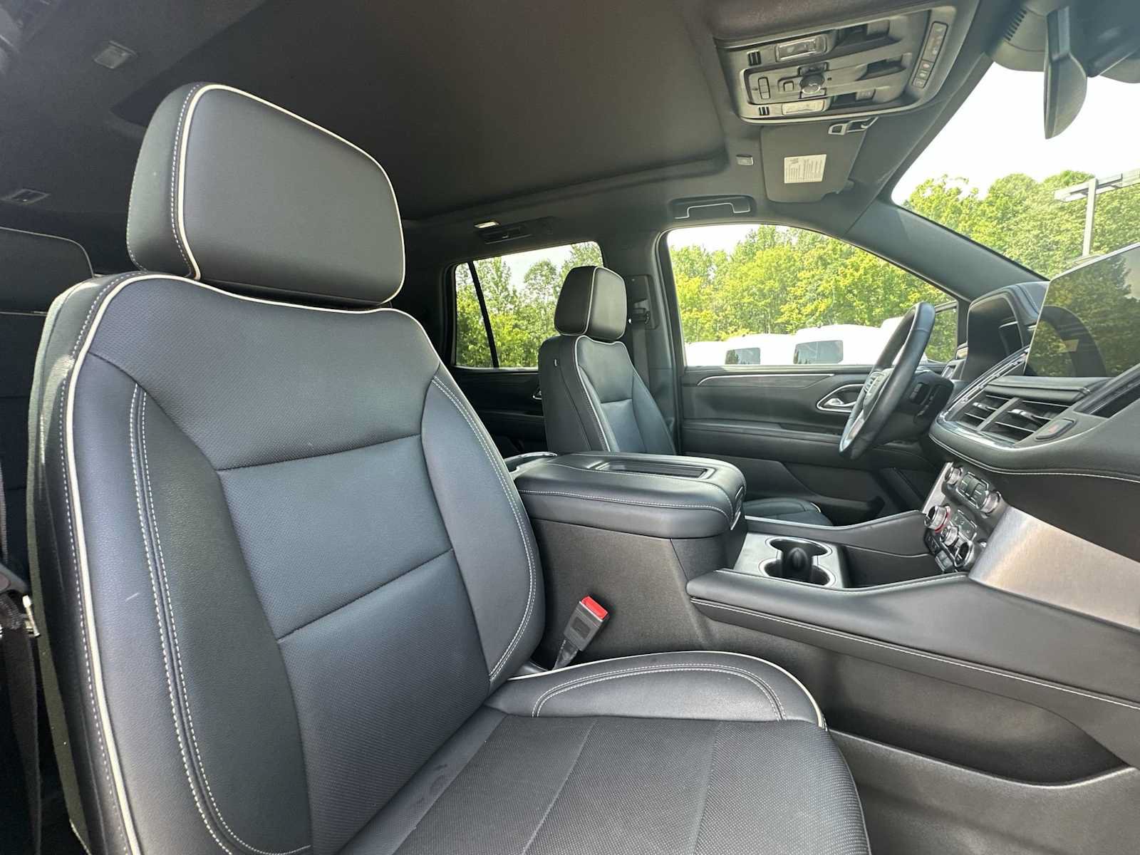 Used 2023 GMC Yukon SLT w/ SLT Luxury Package RWD image 24