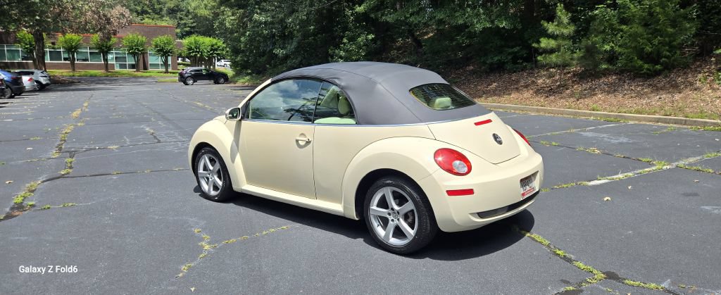 Used 2010 Volkswagen Beetle Convertible FWD image 6