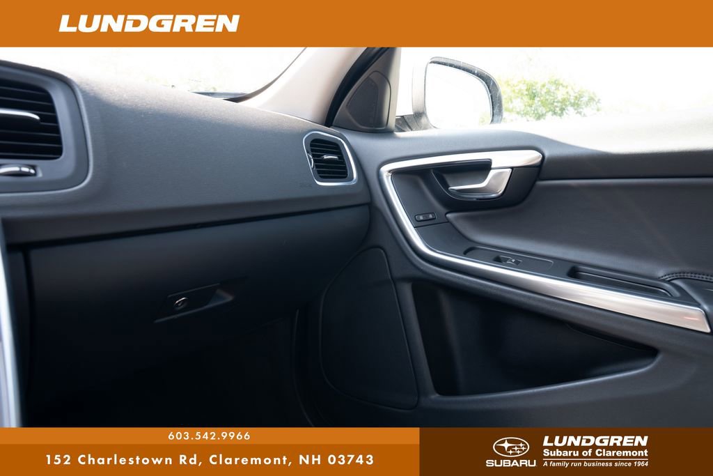 Used 2017 Volvo V60 T5 Premier w/ Convenience Package image 37