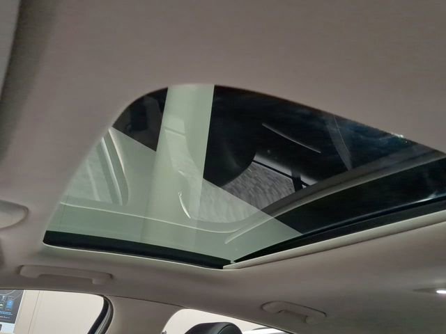 Used 2022 Genesis G70 2.0T w/ Prestige Package image 18