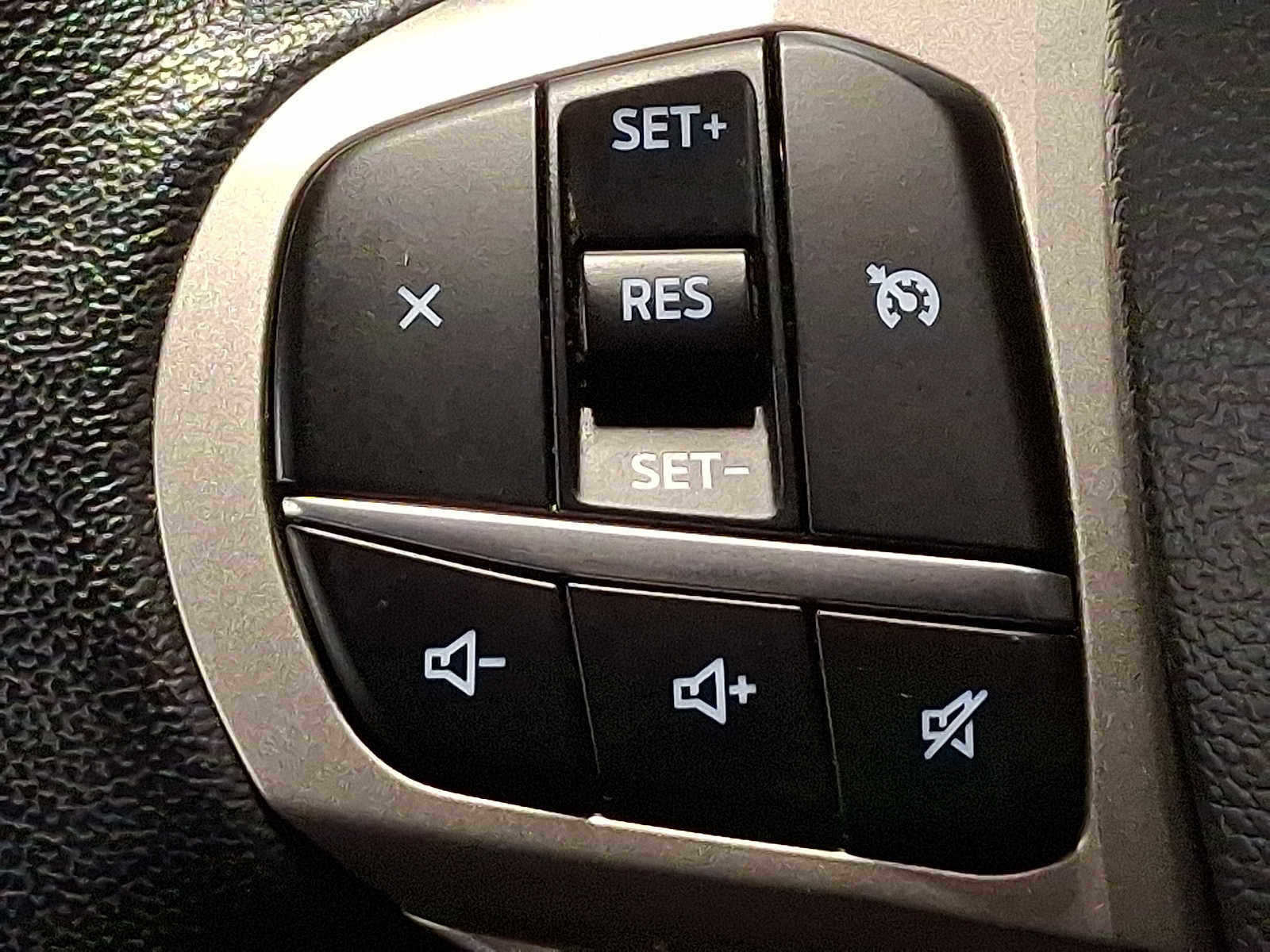 Used 2022 Ford Explorer XLT w/ Equipment Group 202A image 22