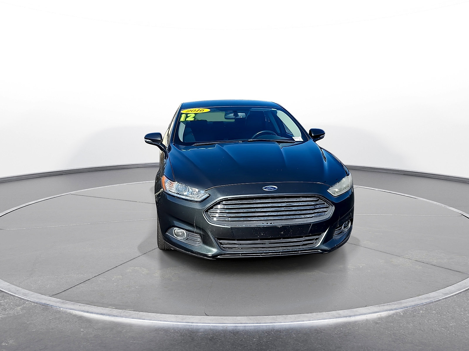 Used 2016 Ford Fusion SE w/ Equipment Group 202A FWD image 3