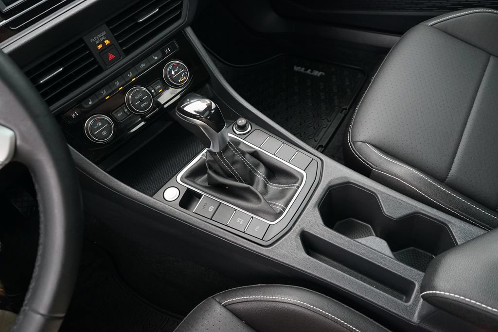 Used 2024 Volkswagen Jetta SE w/ Panoramic Sunroof Package FWD image 18