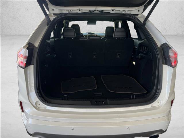 Used 2020 Ford Edge Titanium w/ Equipment Group 301A AWD/4WD image 19