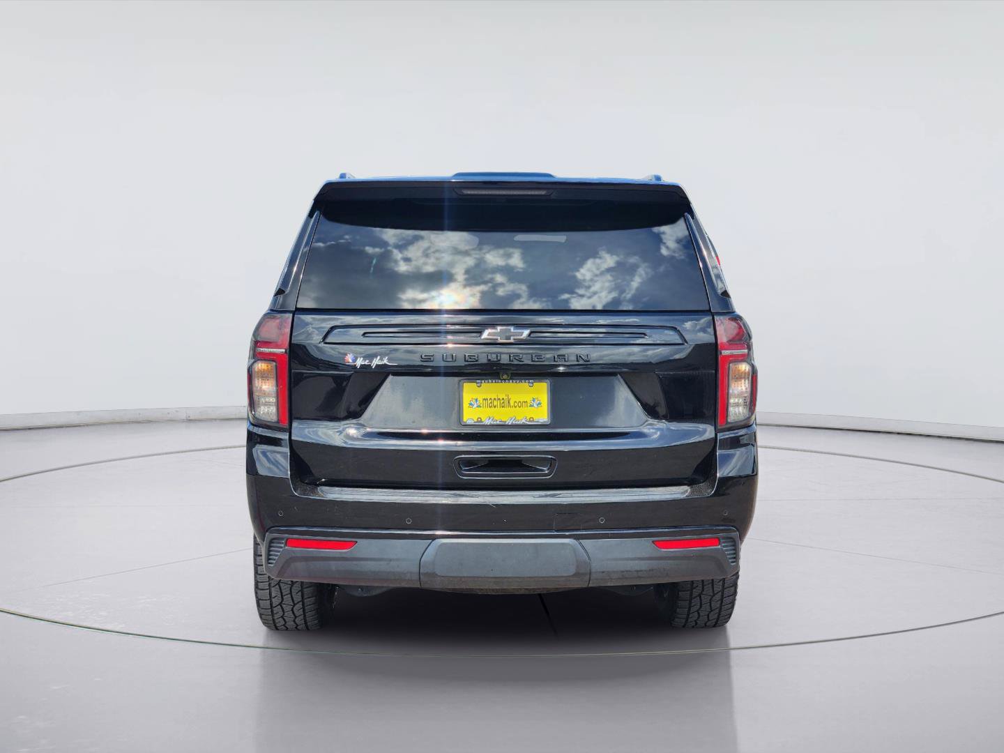 Certified 2023 Chevrolet Suburban Z71 w/ Luxury Package AWD/4WD image 6