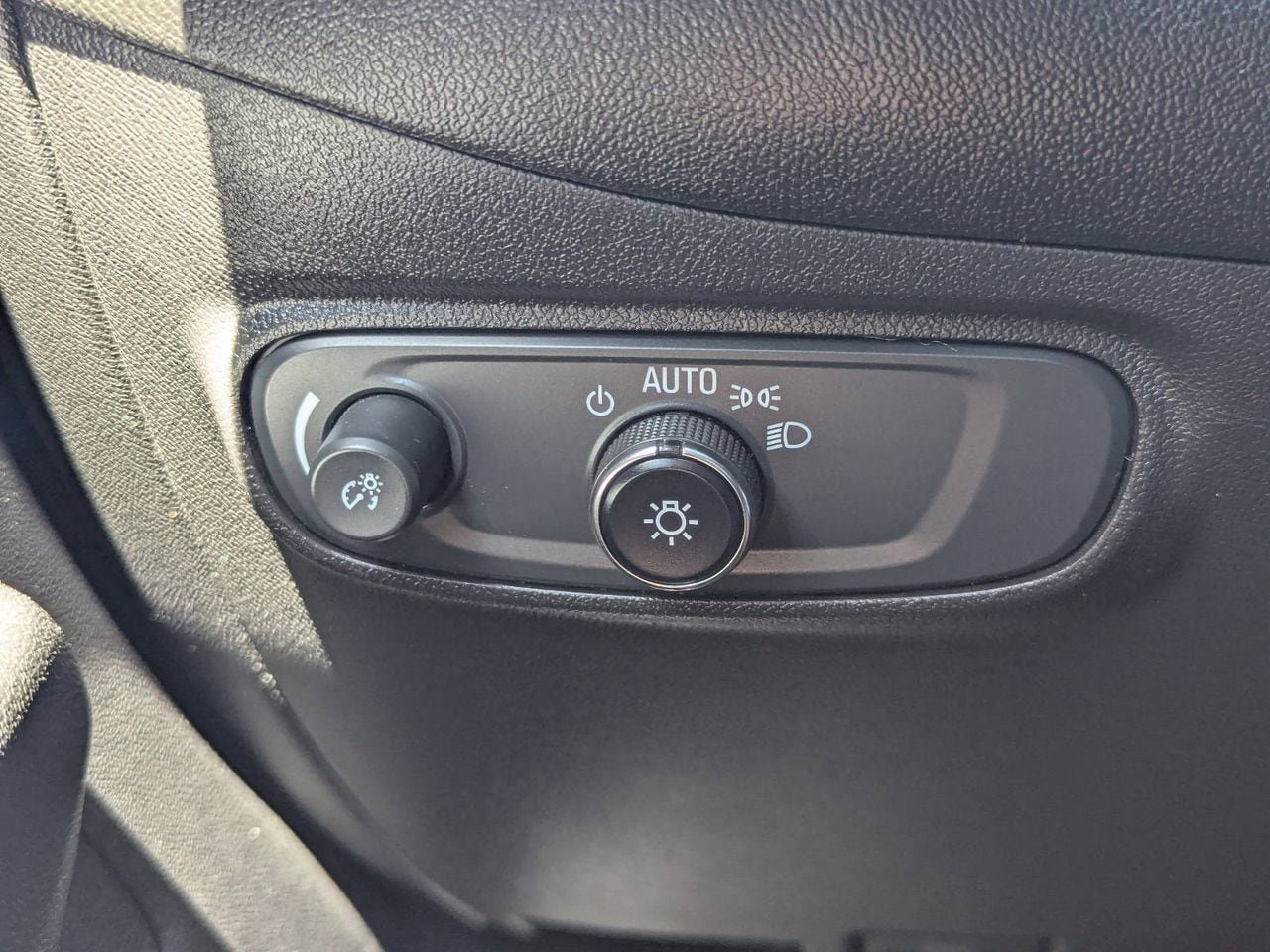 Used 2021 Chevrolet Equinox LT w/ LPO, Cargo Package AWD/4WD image 27