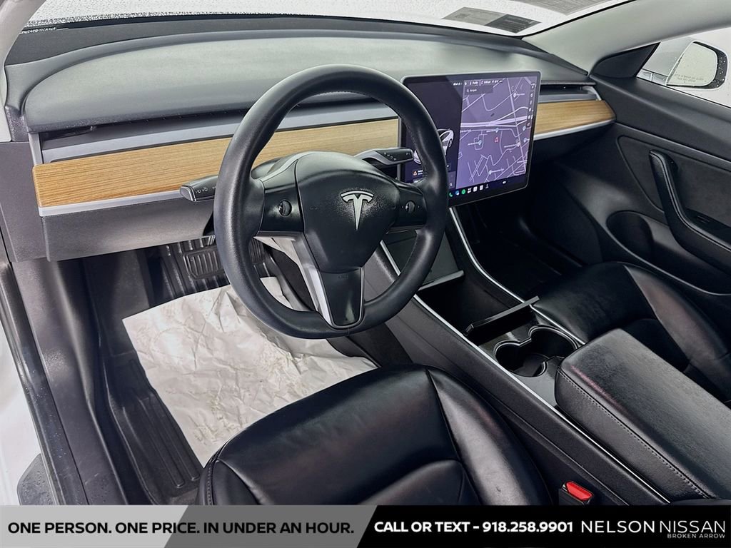 Used 2020 Tesla Model 3 Standard Range RWD image 9