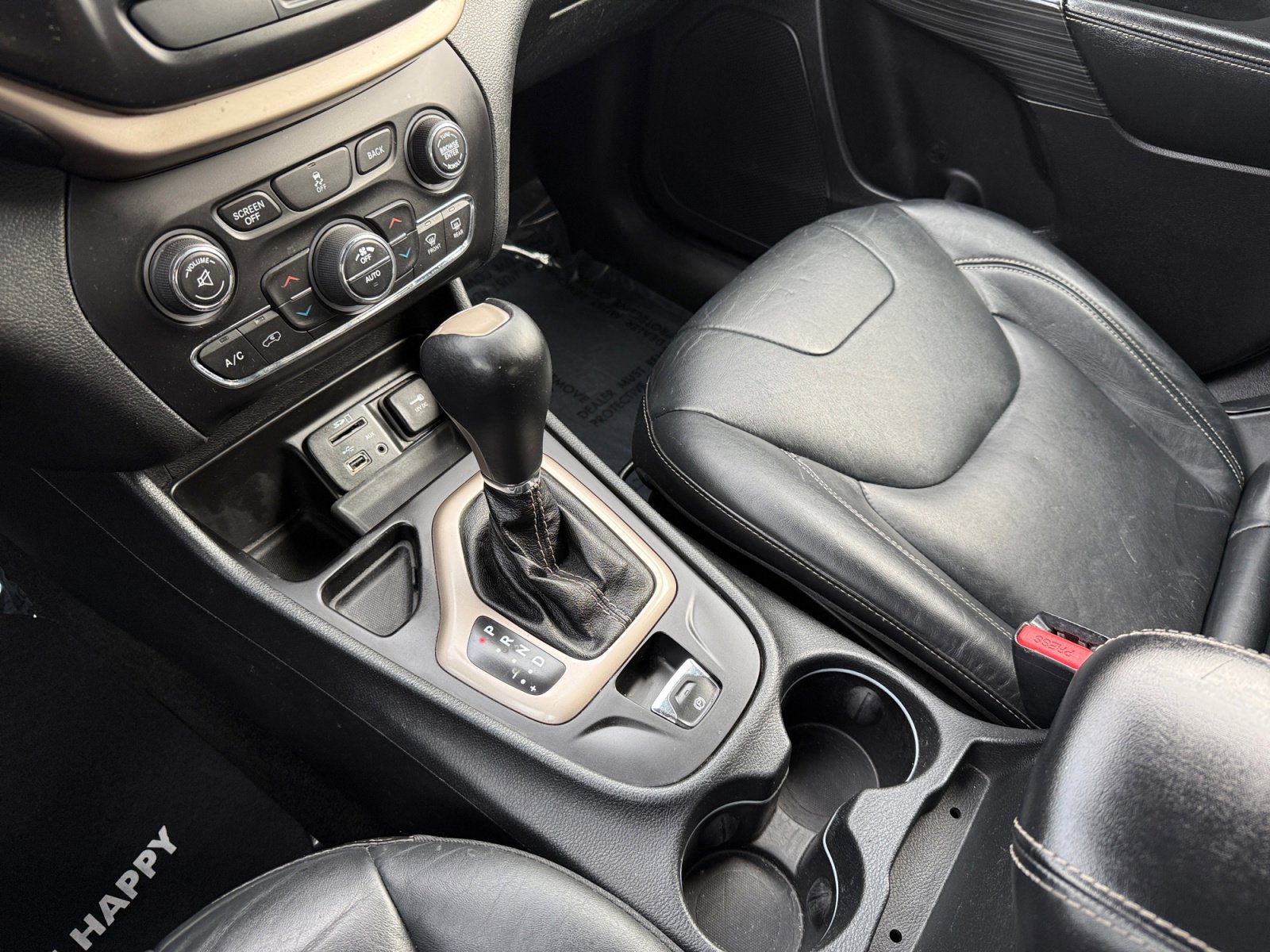 Used 2015 Jeep Cherokee Limited image 13