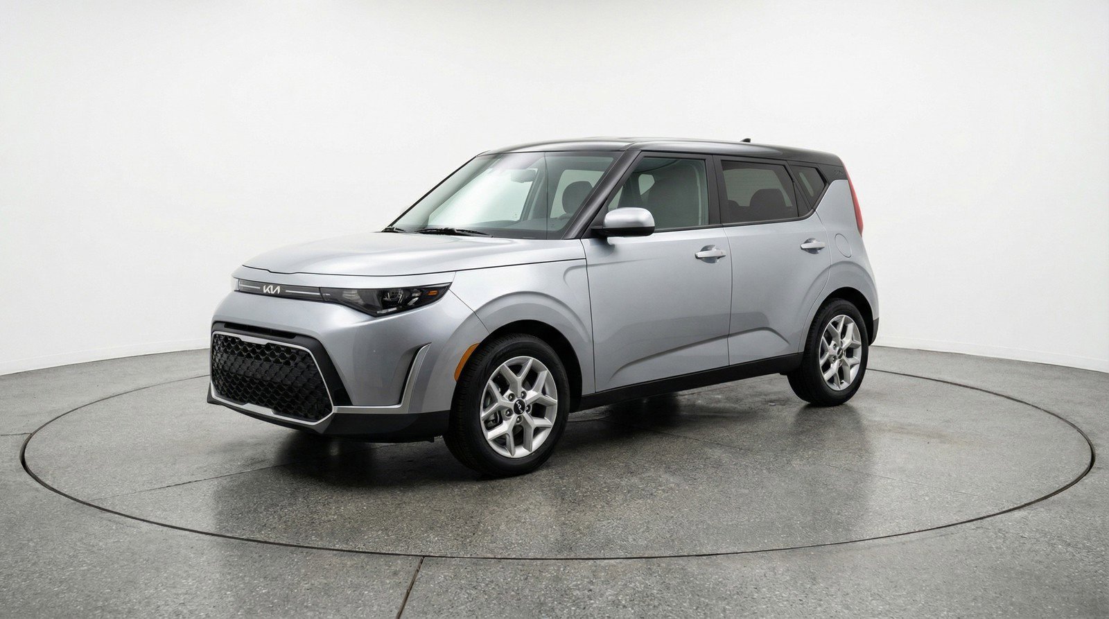 Used 2025 Kia Soul LX w/ LX Technology Package FWD image 3