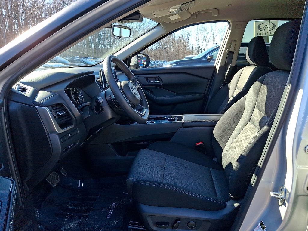 Used 2024 Nissan Rogue SV image 14