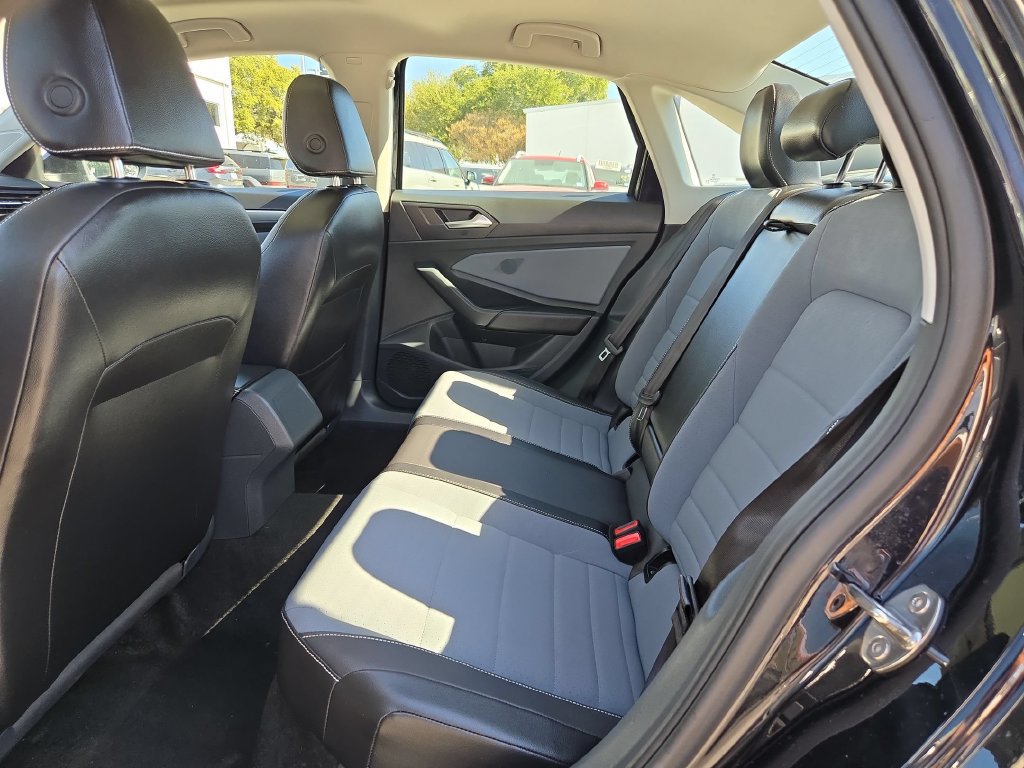 Used 2026 Volkswagen Jetta SE FWD image 28