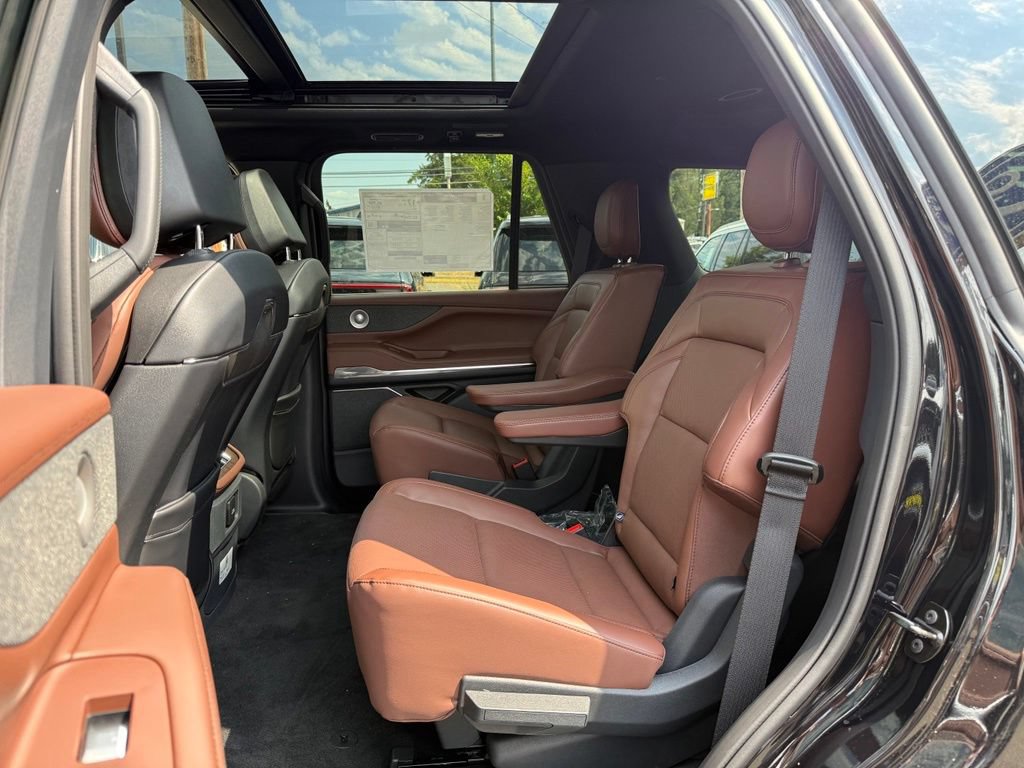 New 2027 Lincoln Navigator Reserve AWD/4WD image 11