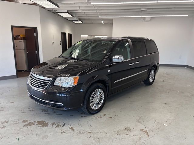 Used 2014 Chrysler Town & Country Touring-L FWD image 3