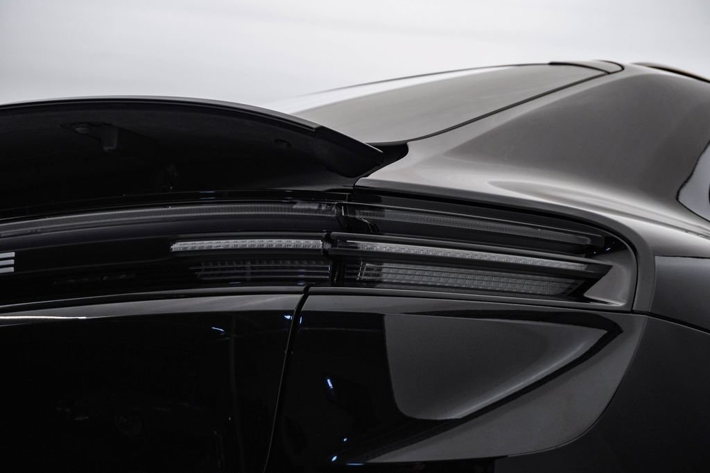 Certified 2025 Porsche Macan 4S Electric AWD/4WD image 12