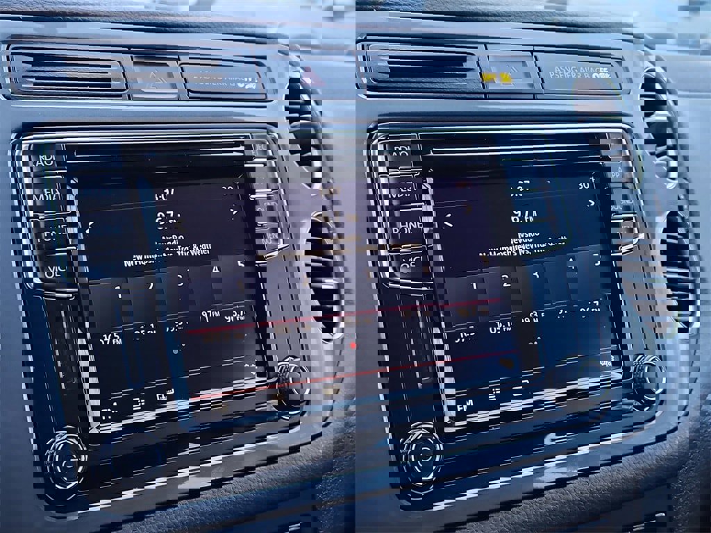 Used 2017 Volkswagen Tiguan Limited w/ Premium Package image 22