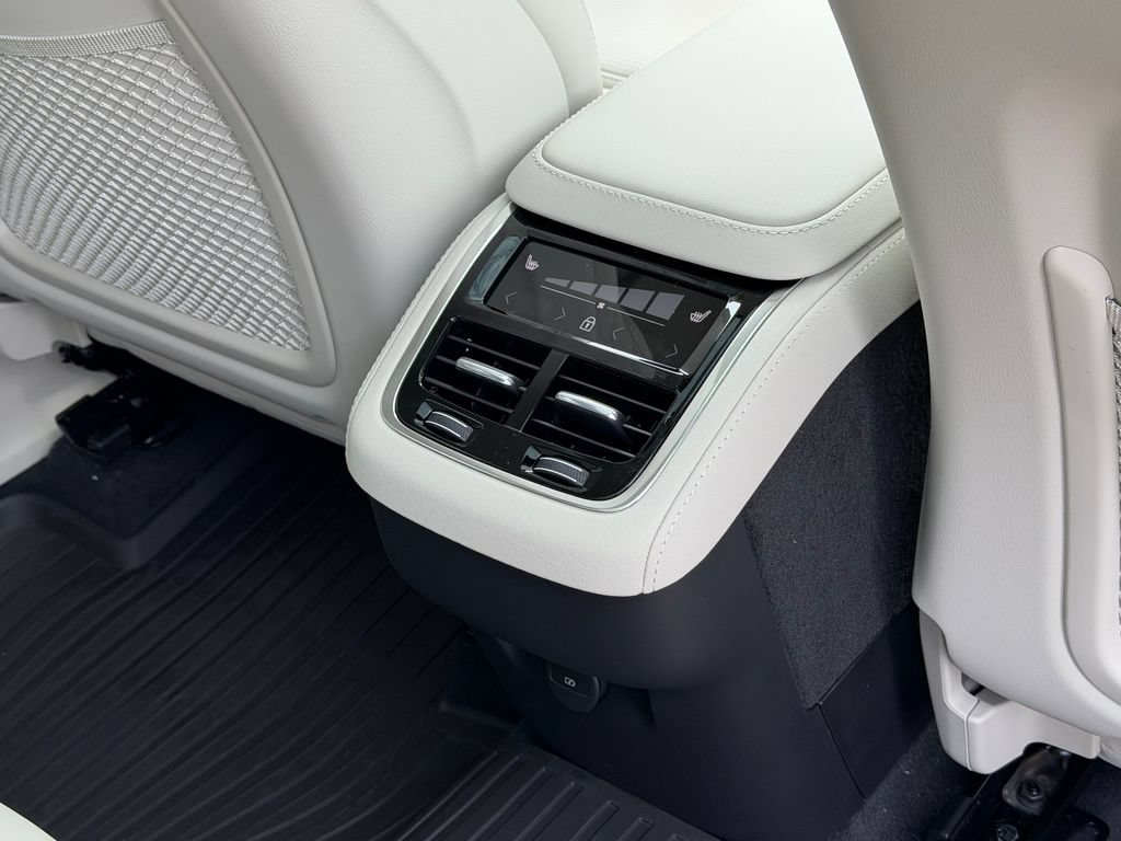 New 2026 Volvo XC90 B6 Ultra w/ Protection Package Premier AWD/4WD image 12