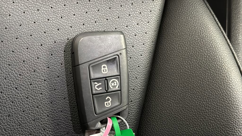 Used 2022 Volkswagen Tiguan SE R-Line image 21