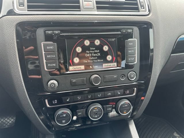 Used 2015 Volkswagen Jetta SEL FWD image 17