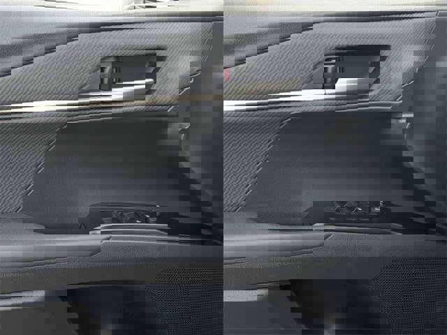 Used 2025 Toyota Camry SE image 25