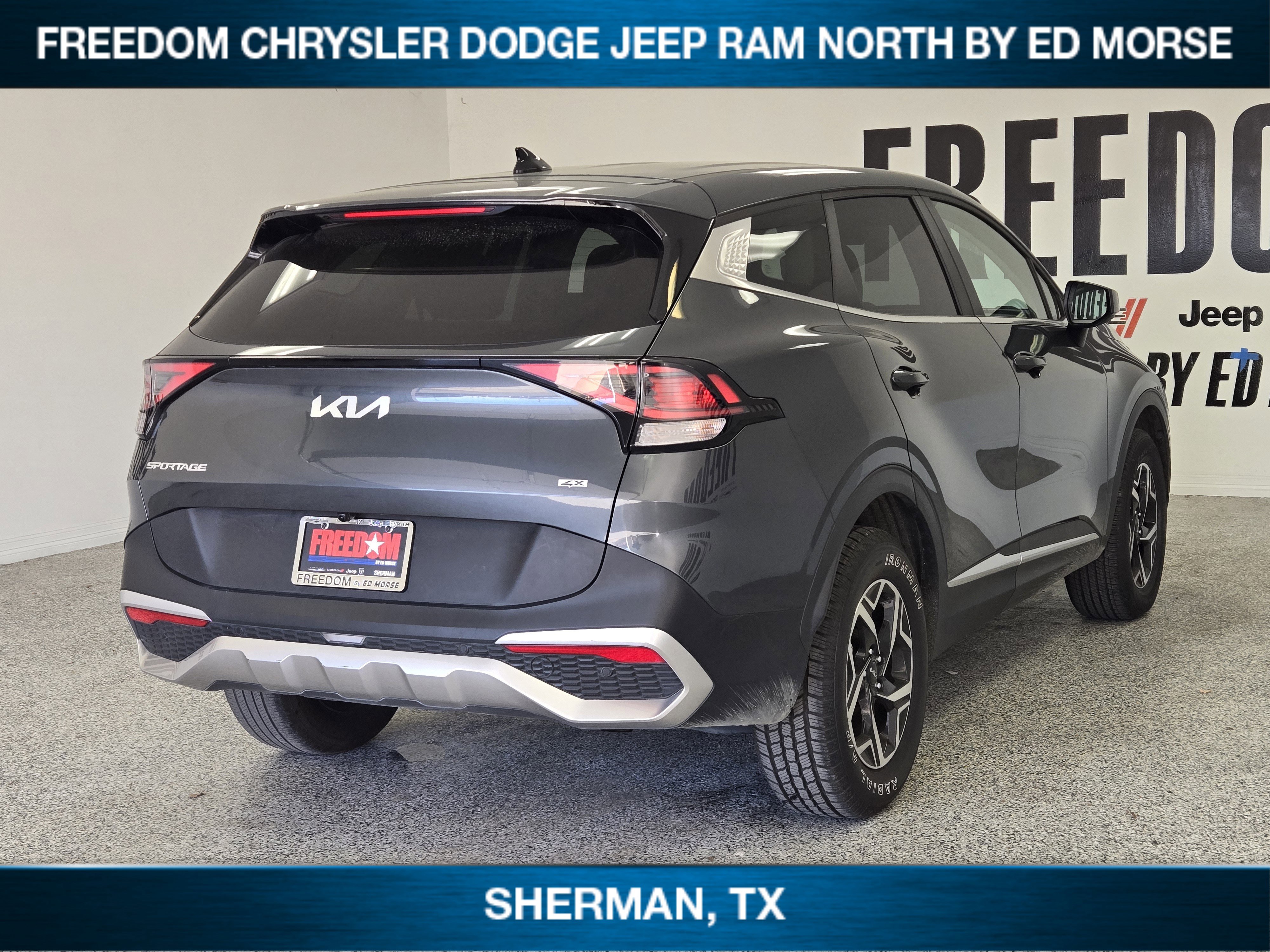 Used 2024 Kia Sportage LX image 3