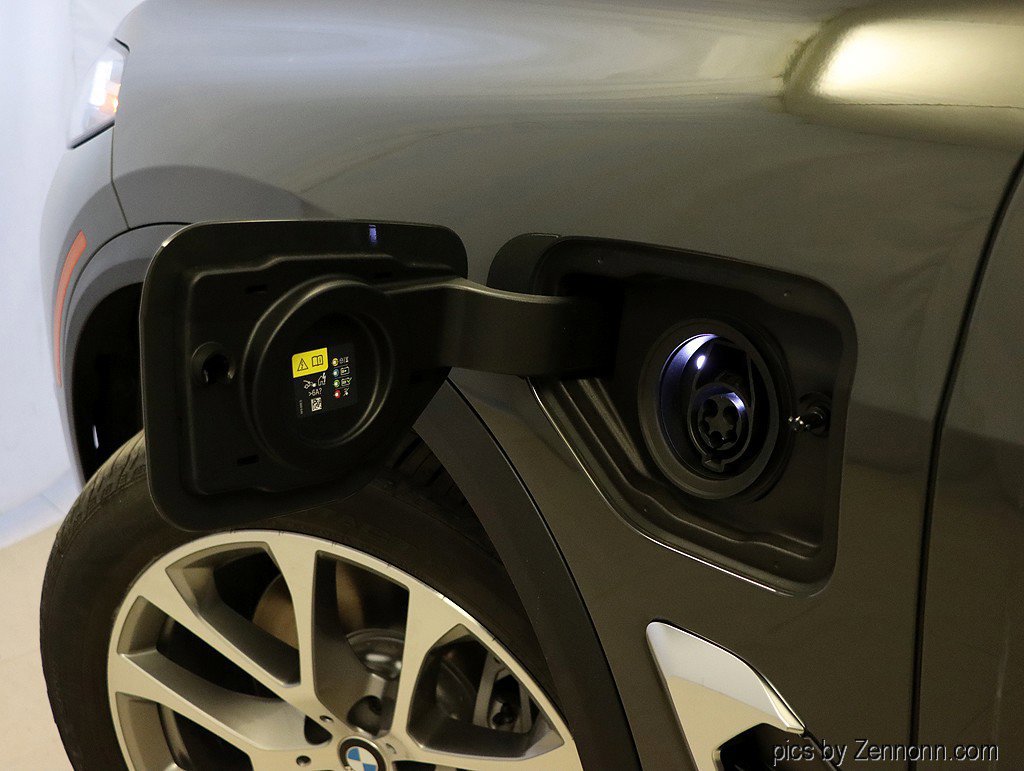 Used 2026 BMW X5 xDrive50e w/ Climate Comfort Package image 10