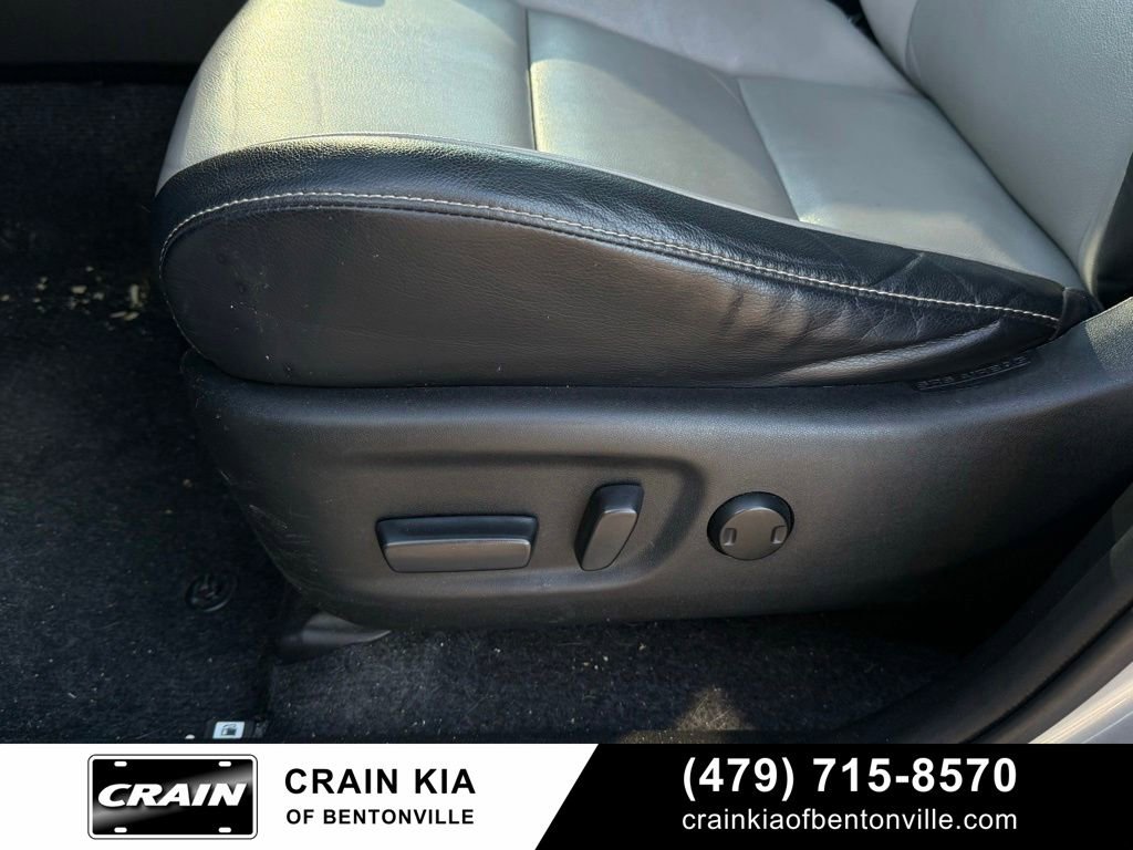Used 2016 Toyota RAV4 Limited FWD image 11