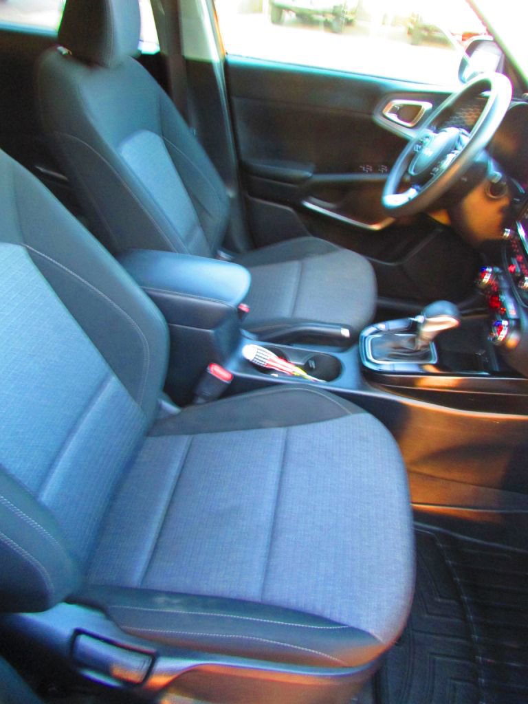 Used 2022 Kia Soul S image 17