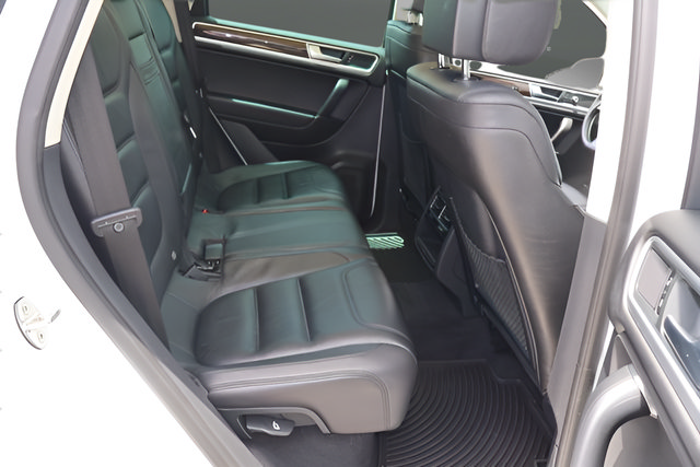 Used 2015 Volkswagen Touareg VR6 AWD/4WD image 19