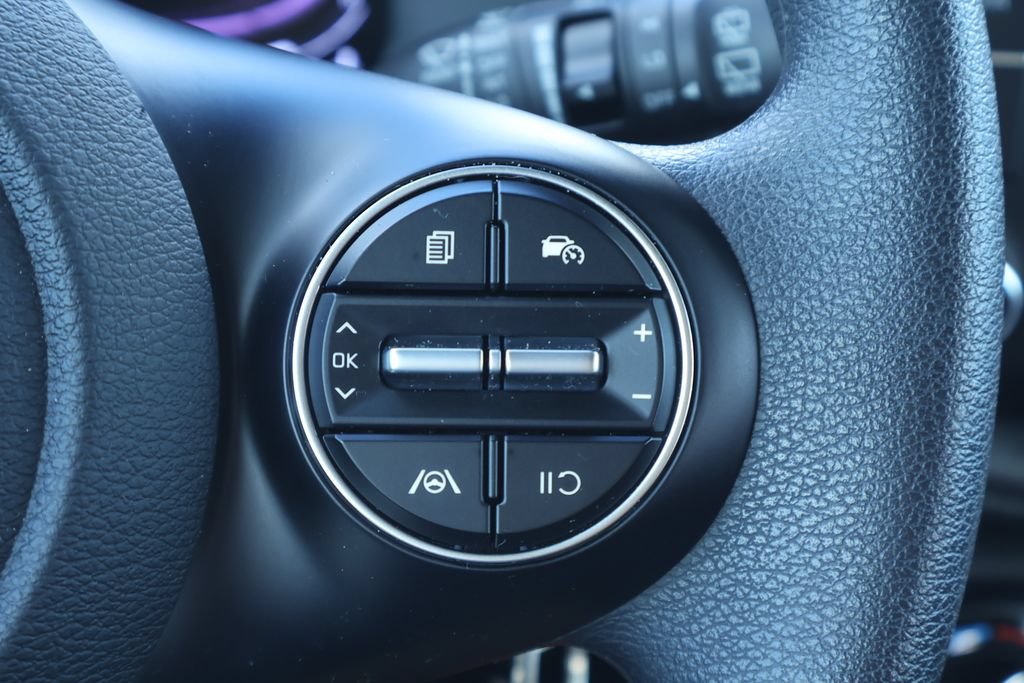 Used 2025 Kia Soul LX w/ LX Technology Package FWD image 30